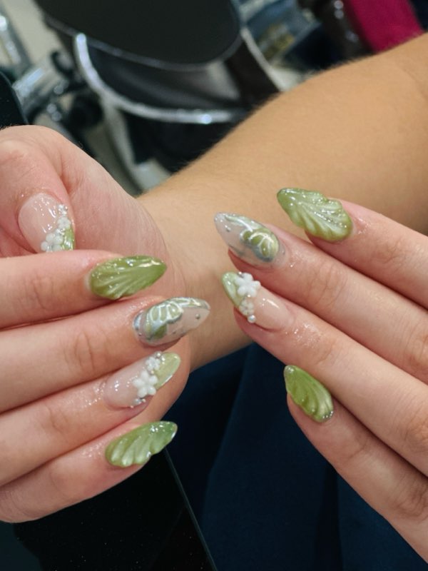 Green shell and pearl acrylic nail art